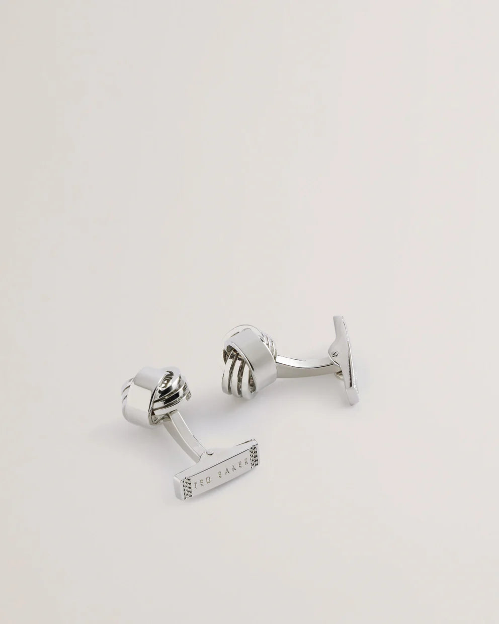 Ted Baker Manschettenknöpfe mit Knoten: Silber – Seitenansicht