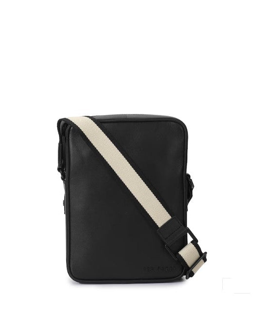 Ted Baker Caiisey 皮质飞行包: 黑色 – 产品图
