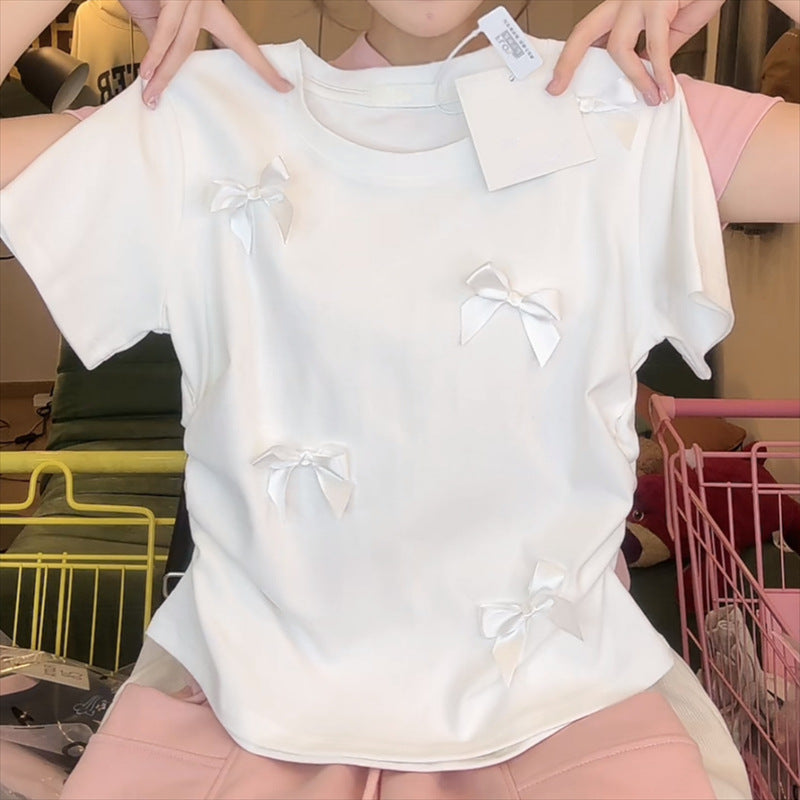 Camiseta de manga corta con lazo y parches «Never Needy»: Blanca