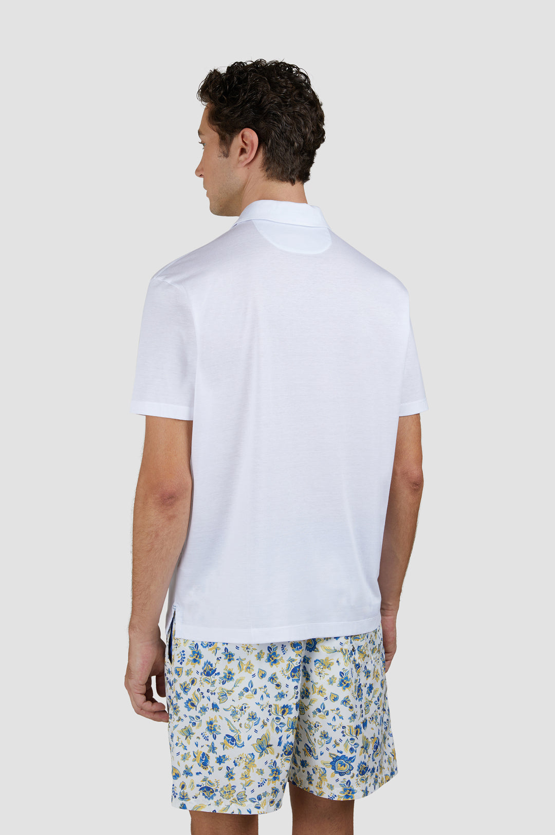 Paul &amp; Shark Riviera Linen Details XSoft Baumwoll-Poloshirt: Weiß – Lifestyle-Ansicht
