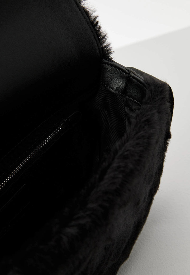 Karl Lagerfeld Satteltasche aus Kunstfell: Schwarz – alternative Ansicht