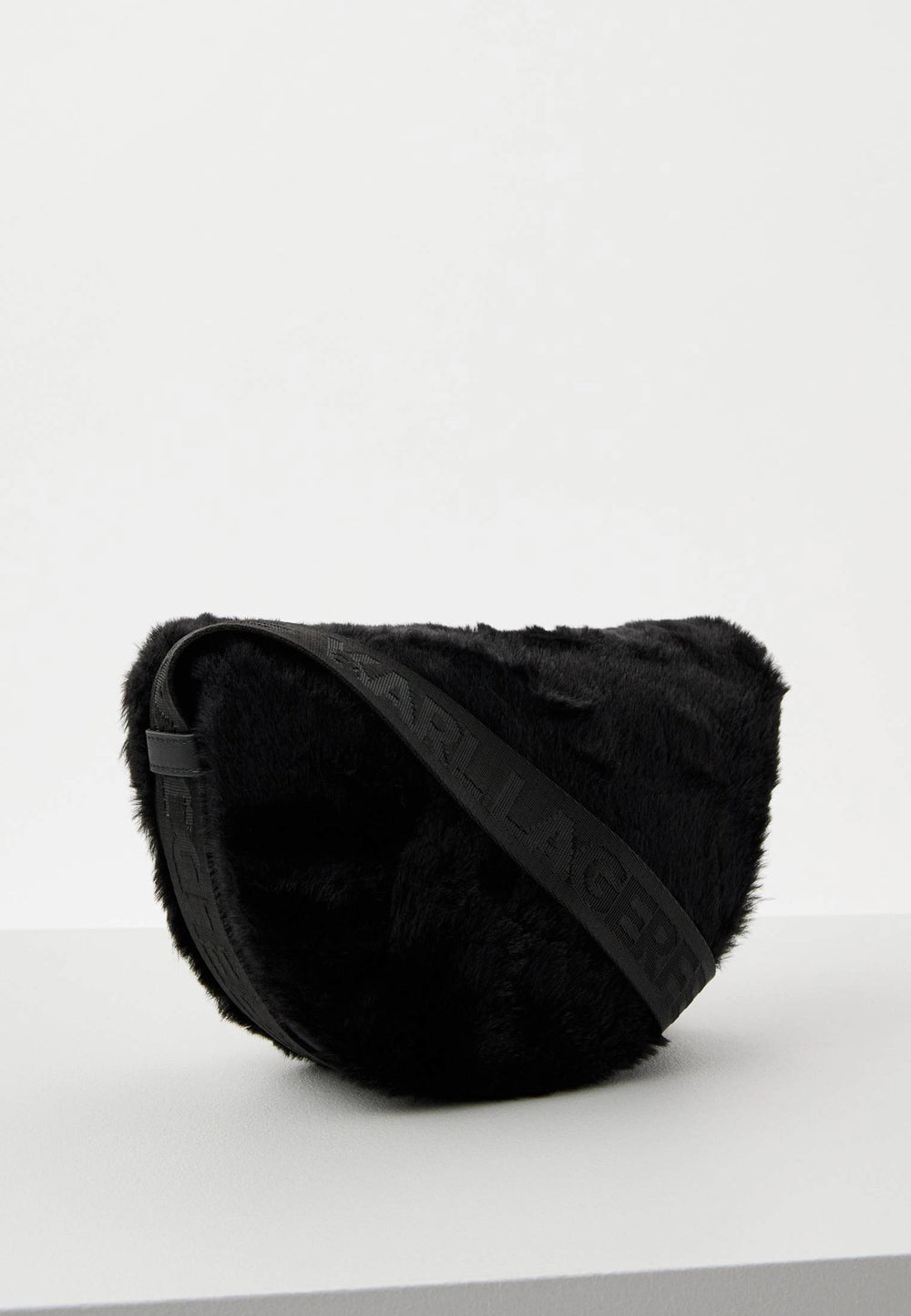 Karl Lagerfeld Satteltasche aus Kunstfell: Schwarz – alternative Ansicht