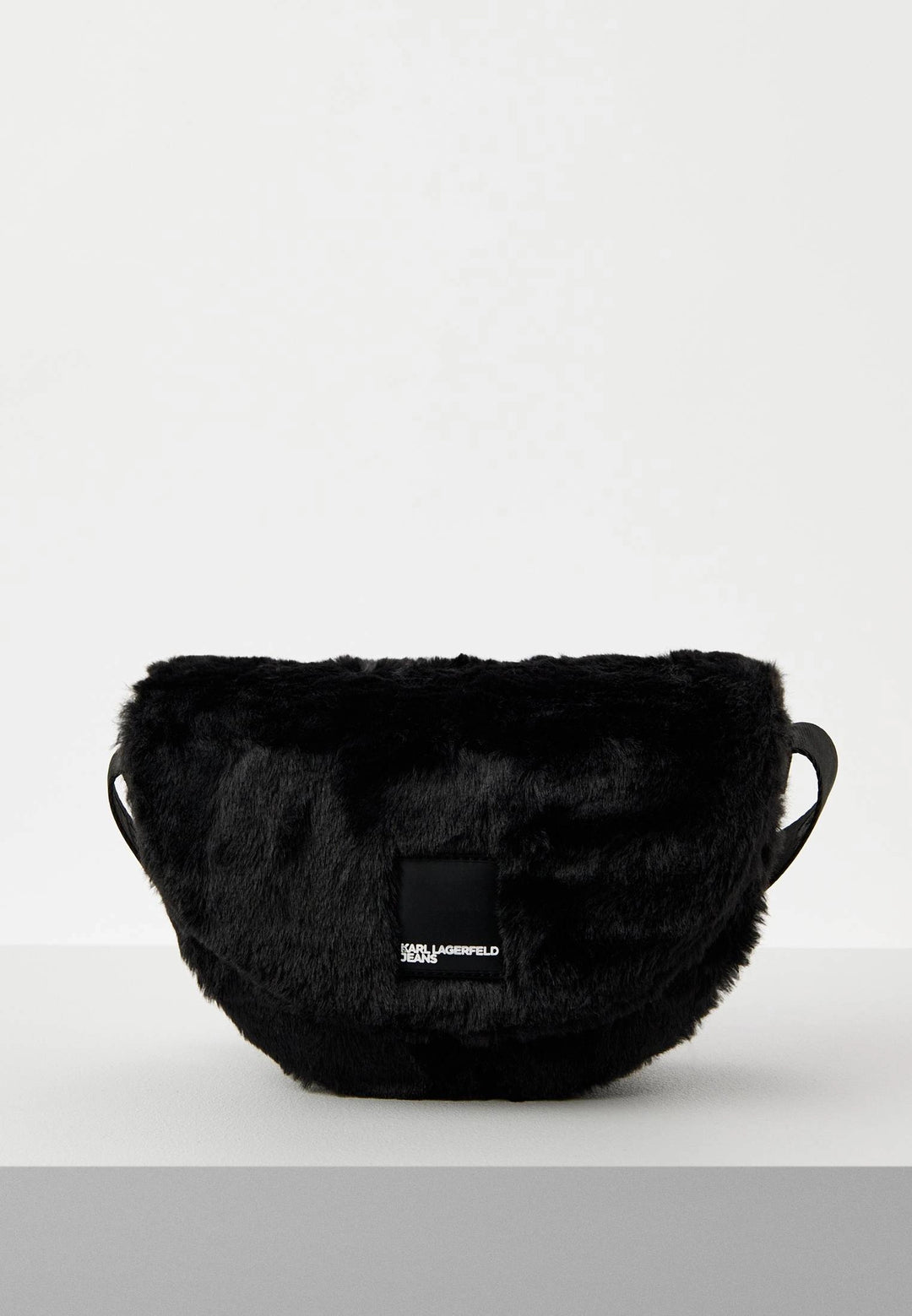 Karl Lagerfeld Satteltasche aus Kunstfell: Schwarz