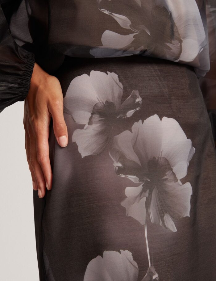Ted Baker Vieva 印花欧根纱叠层中长裙，黑色 – 其他角度