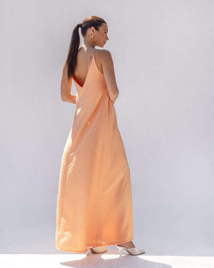 Vestido largo «Never Needy» con cuello en V: Albaricoque – vista alternativa