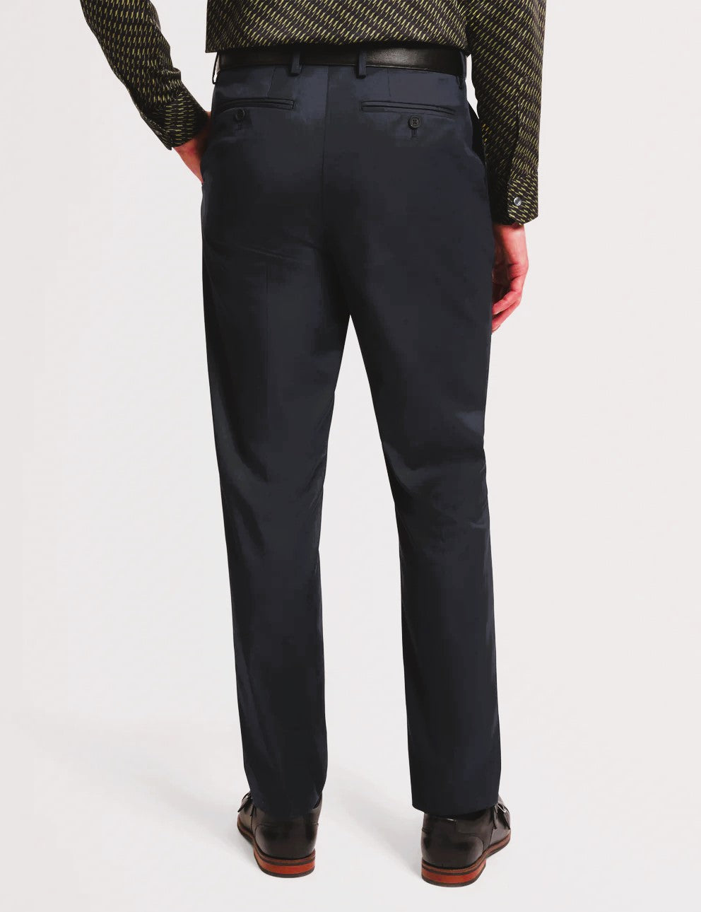 بدلة تيد بيكر Saisonj ذات Slim Fit من مزيج الصوف مع مادة مرنة: أسود – عرض بديل