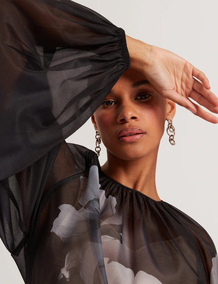 Ted Baker Plaaza Bluse mit Puffärmeln und Organza-Überzug: Schwarz – alternative Ansicht