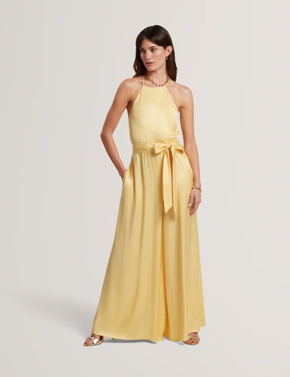 Ολόσωμη φόρμα Ted Baker Innzia με ζώνη και λαιμόκοψη: Κίτρινη