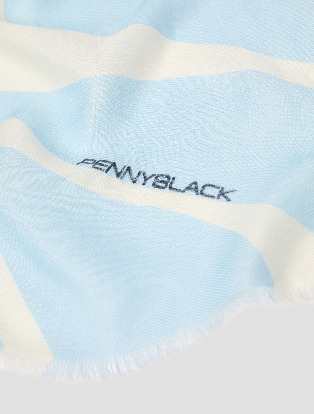 شال من مودال مطبوع من PennyBlack: Blue Palms – عرض بديل