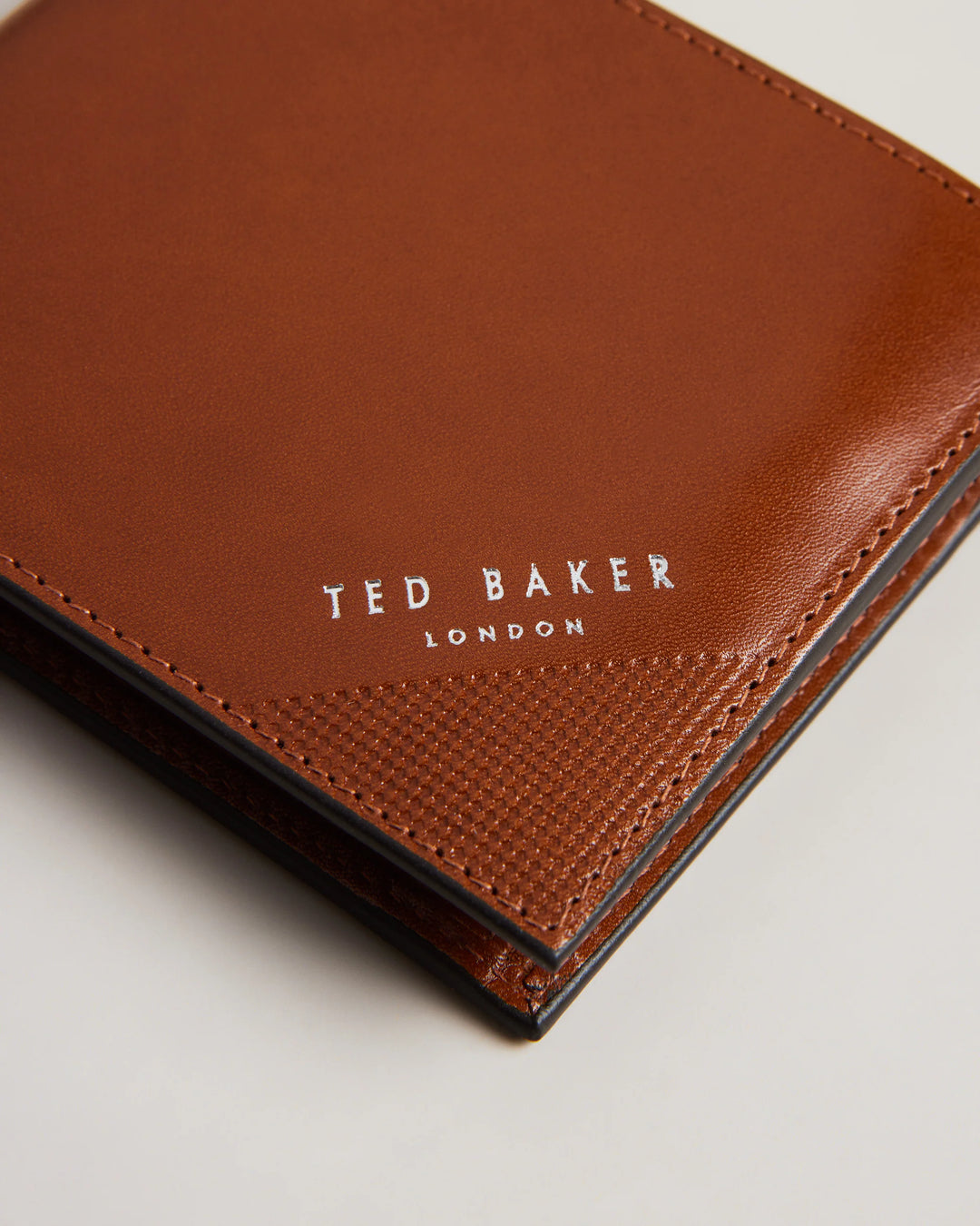 Πορτοφόλι για κέρματα Ted Baker από δέρμα με ανάγλυφη γωνία: Μπεζ – εναλλακτική όψη