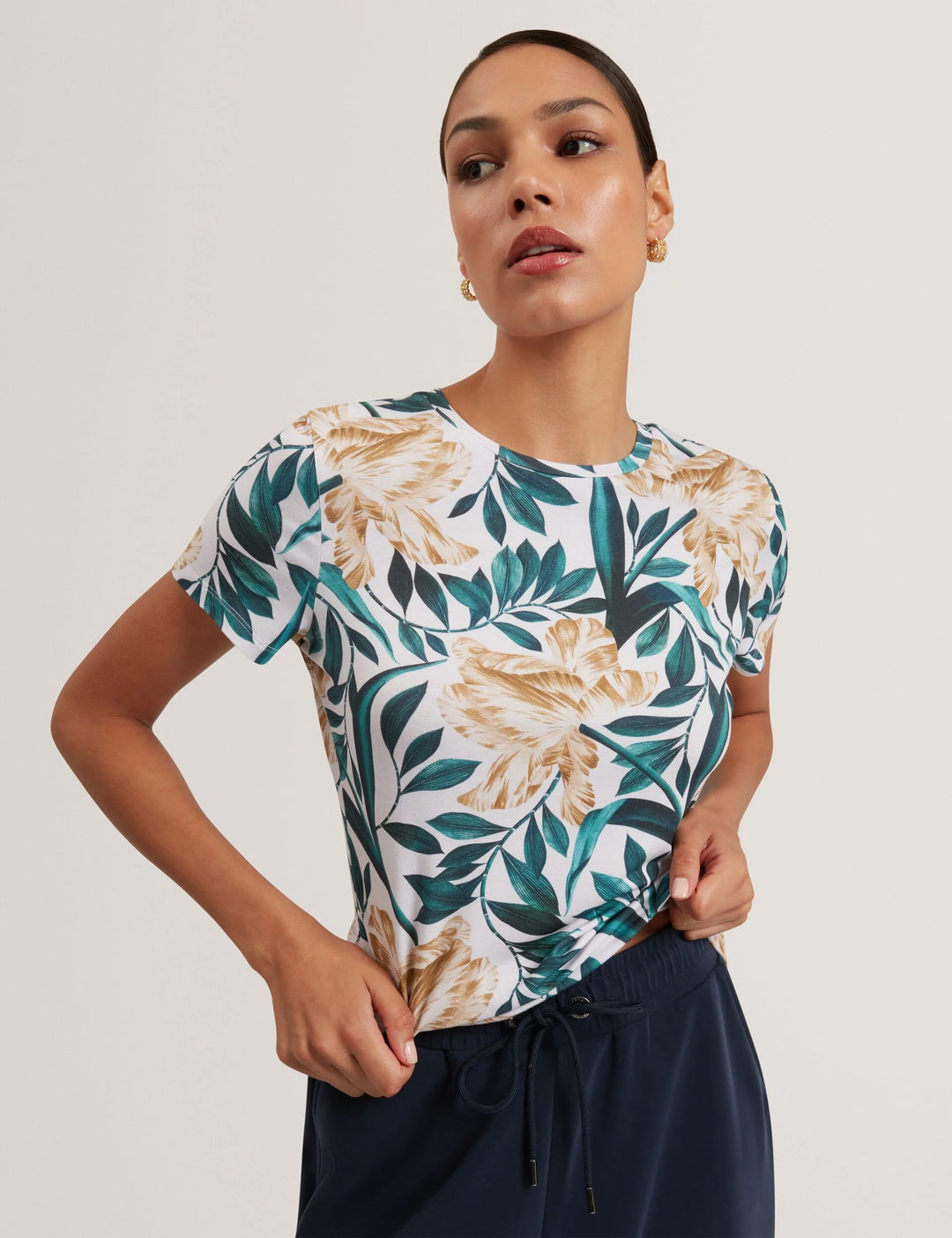 Μπλούζα Ted Baker με στενή γραμμή και τυπωμένο μοτίβο: Κρεμ