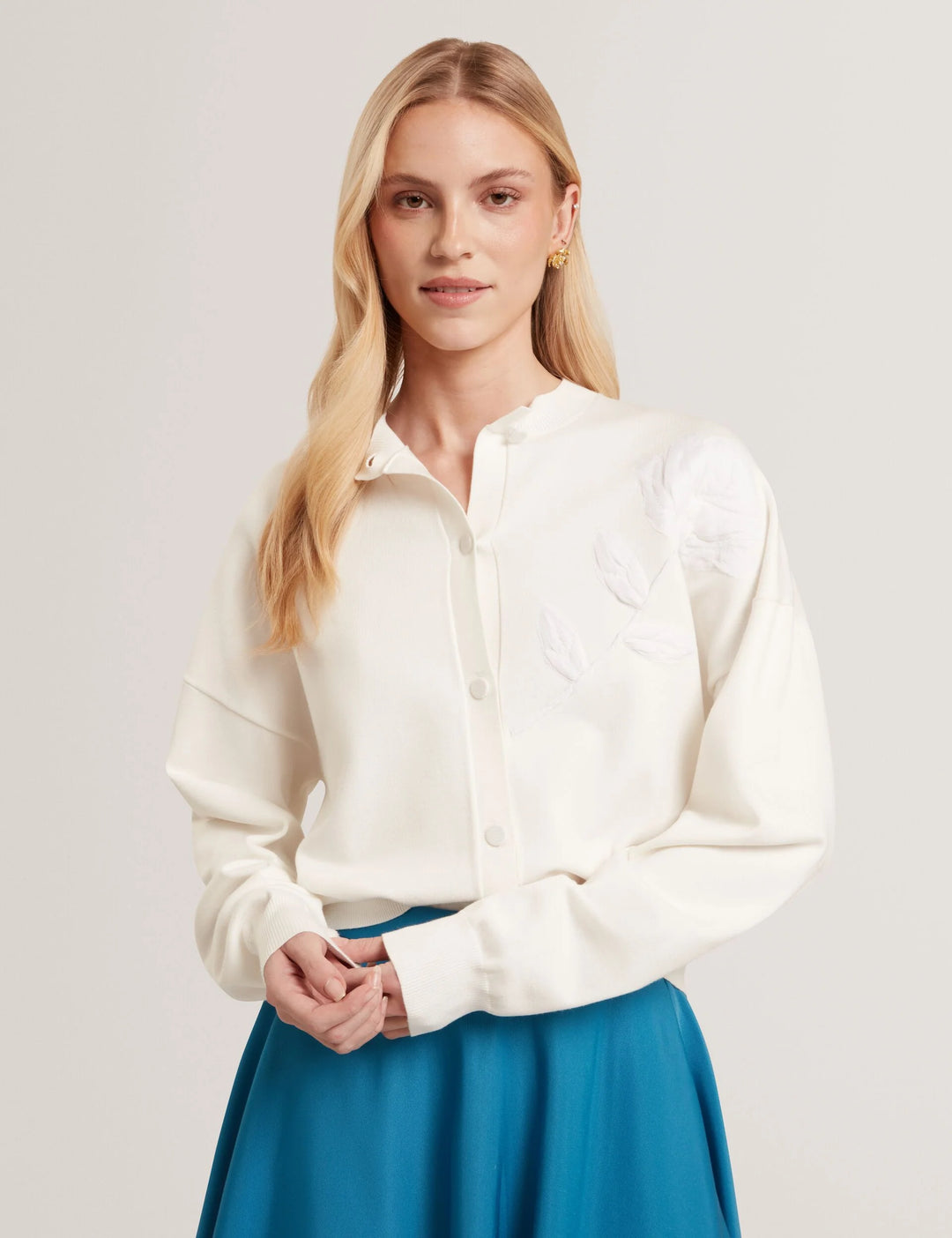 Ted Baker Neslie Cárdigan con Aplique de Rosa | Marfil – vista alternativa 6