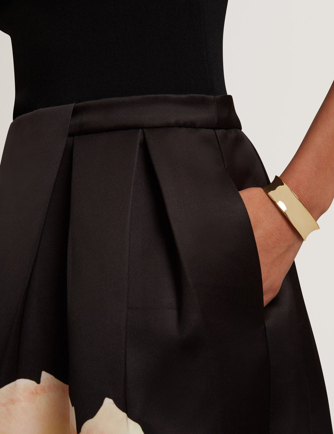 Ted Baker Verinie Vestido Midi Sin Mangas con Estampado de Rosas | Negro – vista alternativa 7
