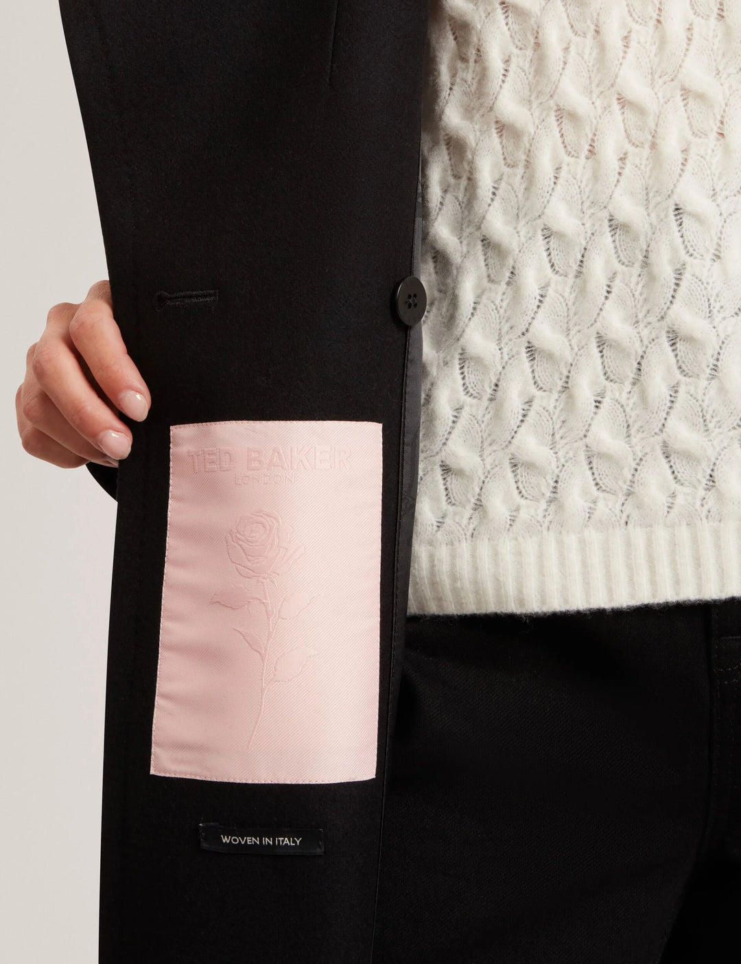 Ted Baker Rose معطف صوف لفّ بحزام | أسود – عرض بديل 5