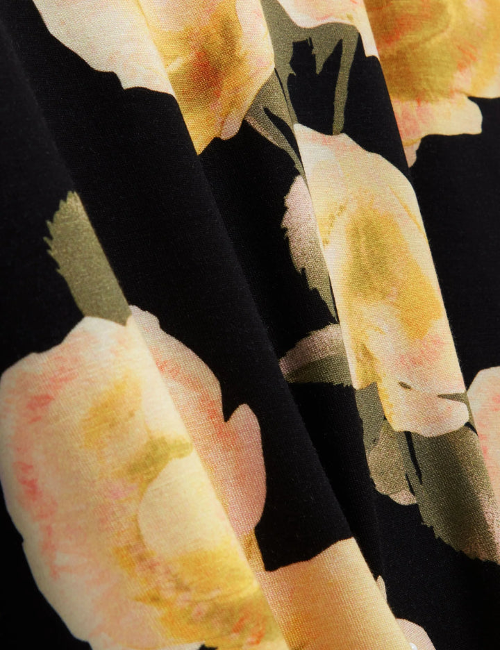 Ted Baker Thira Figurbetontes T-Shirt mit Rosenprint | Schwarz – alternative Ansicht 7