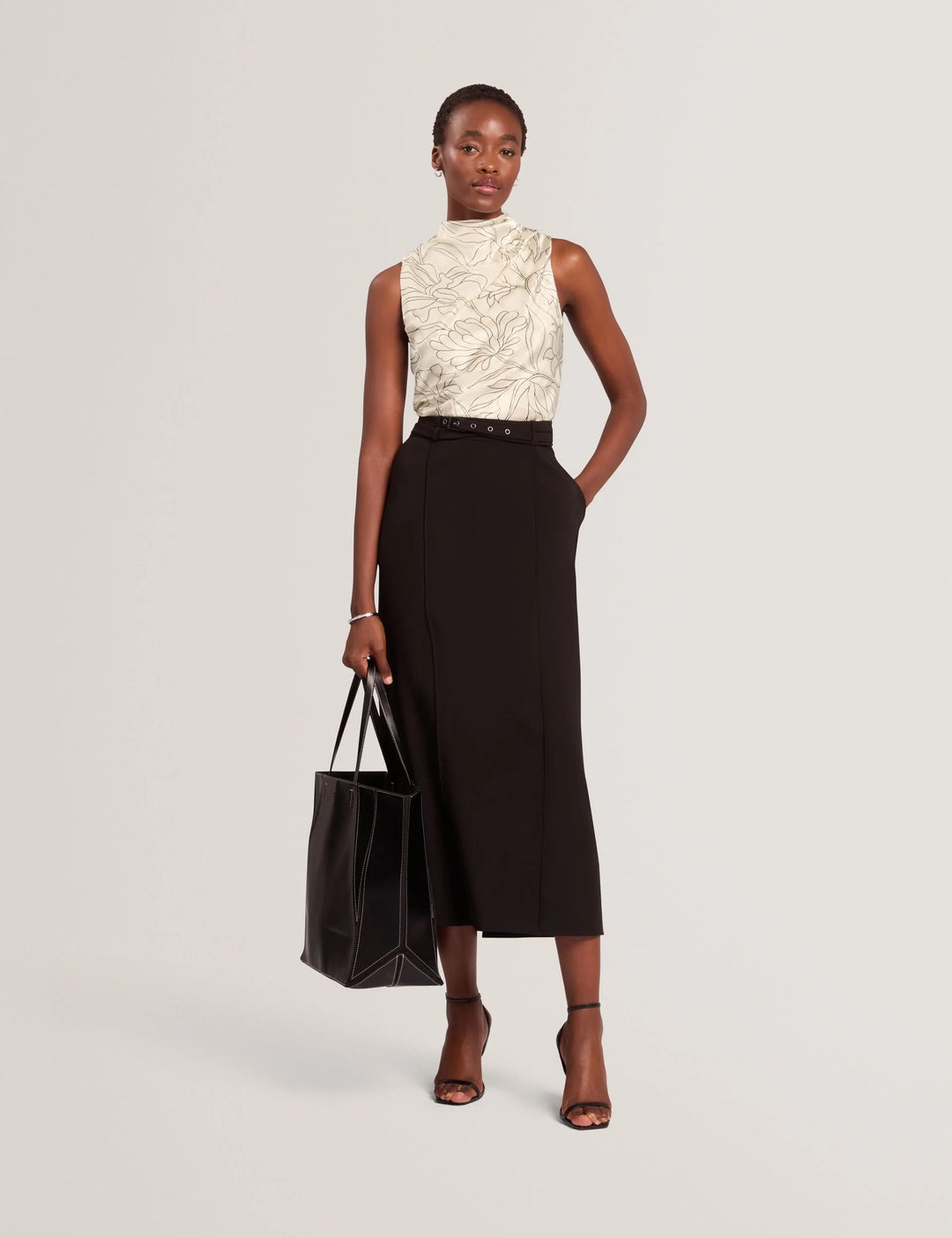 Ted Baker Coiraa Satin-Top mit Floral Burnout und Wasserfallausschnitt | Elfenbein – alternative Ansicht 6
