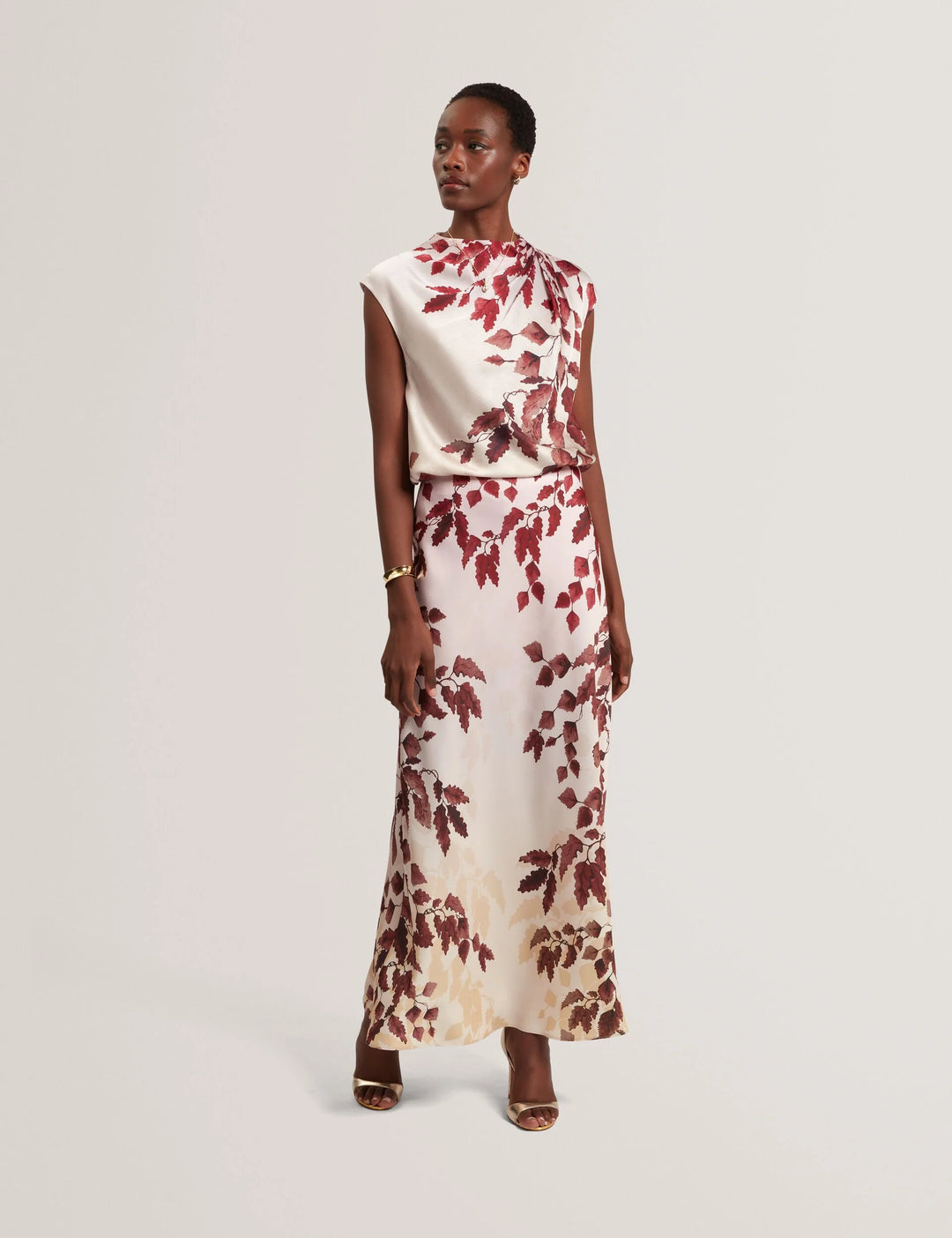 Ted Baker Nayala توب بطبعة Foliage وياقة درابيه | ذهبي وردي – عرض بديل 6
