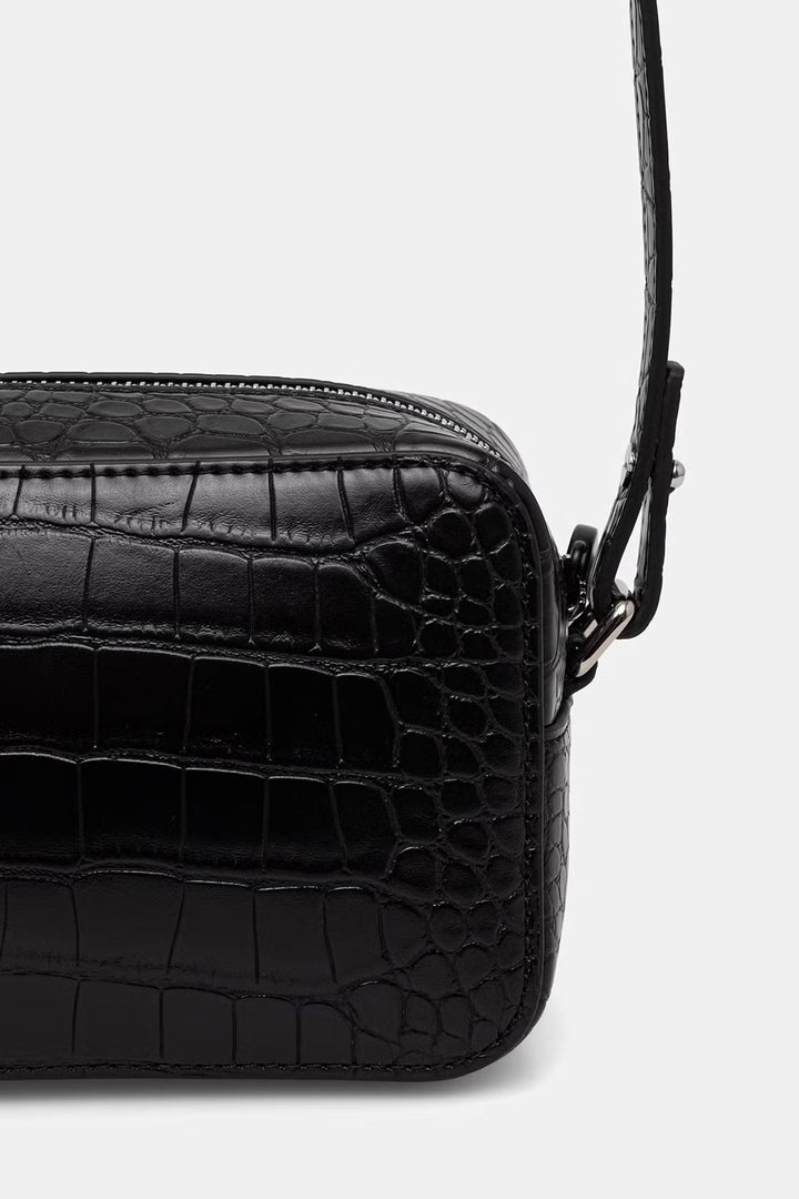 Karl Lagerfeld Logo Quote Small Camera Bag | Black