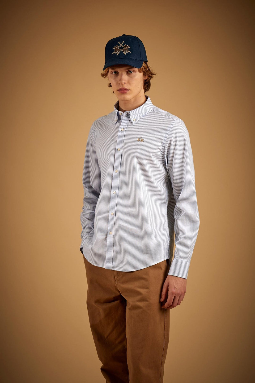 La Martina MDC008-OX097, Optisches Weiß/Blau, Vorderansicht am Model
