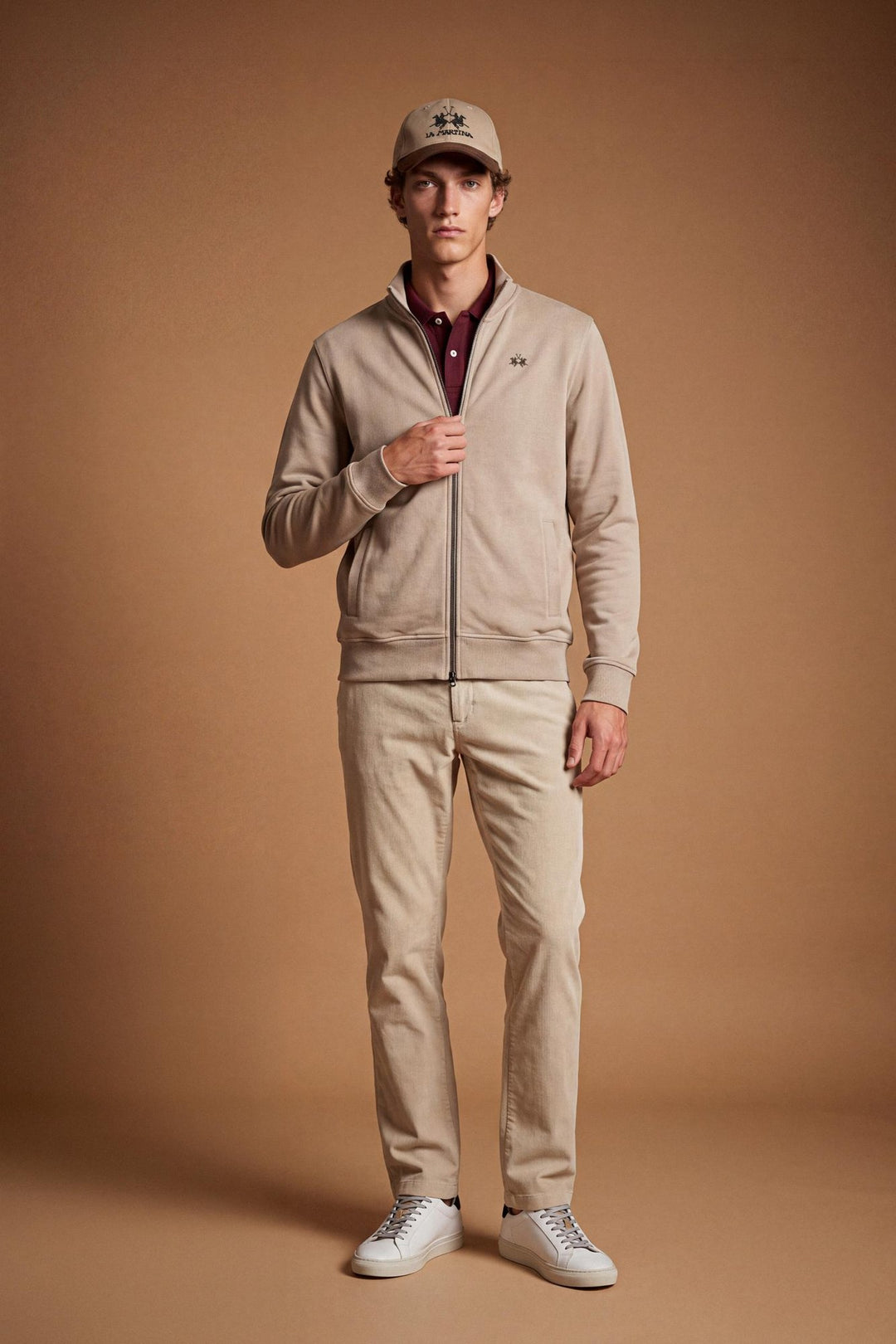 La Martina MDF004-FP564, Vintage-Khaki, Ganzkörperansicht am Model