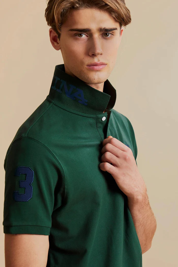 Polo de piqué elástico para hombre de La Martina con número en la manga | Verde pino