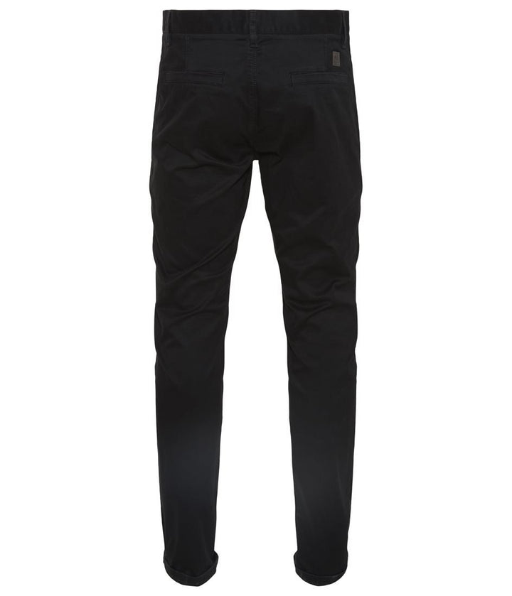 Lindbergh Trousers Classic Chino with Stretch in BLACK – lifestyle view