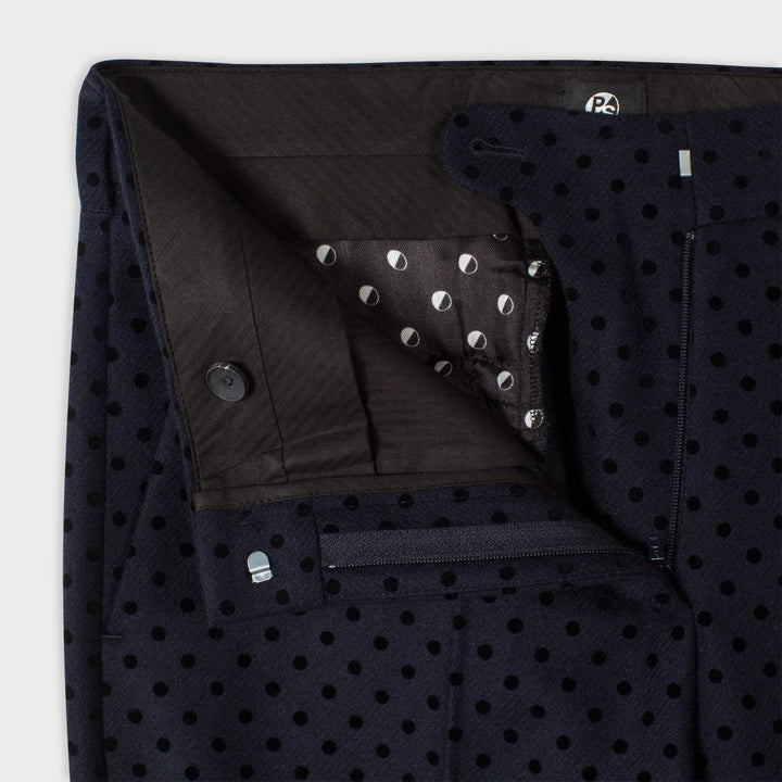 Paul Smith Hose mit aufgedrucktem Polka-Dot-Muster: Marineblau – Lifestyle-Ansicht