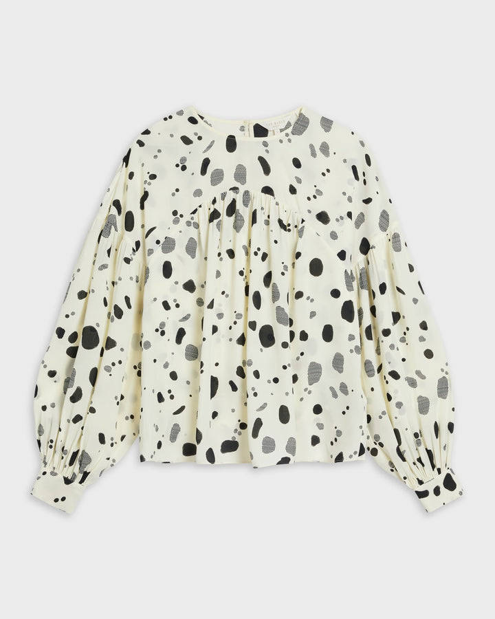 Top con detalle de canesú Dannica de Ted Baker: Natural – vista lifestyle