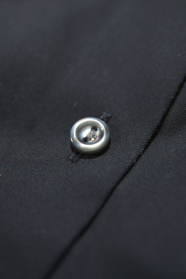 Lindbergh Plain Fine Twill Non Iron Stain Resistant Shirt in Black – detail view