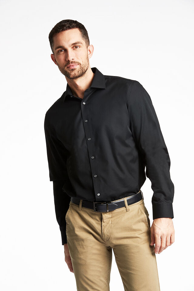Lindbergh Plain Fine Twill Non Iron Stain Resistant Shirt in Black – product view