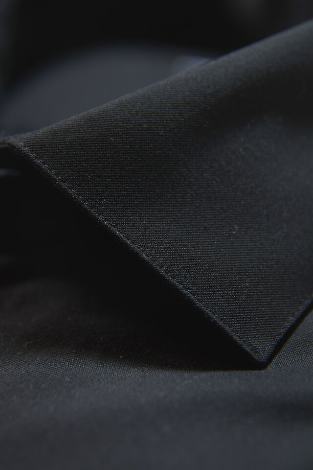 Lindbergh Plain Fine Twill Non Iron Stain Resistant Shirt in Black – side view