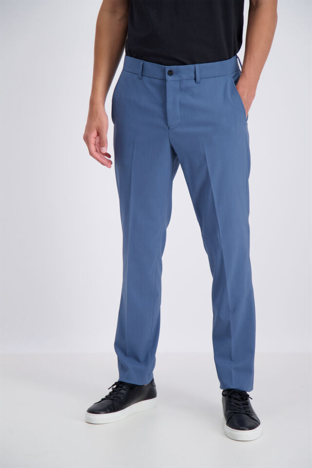 Traje liso Lindbergh de corte entallado: Azul cielo – vista de detalle